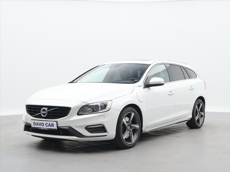 Volvo V60 2.4 D6 162kW R-Design Aut. DPH - fotka 3 z 37