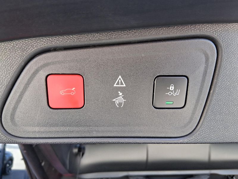 Peugeot 3008 ALLURE 1.2 PureTech 96 kW  - fotka 23 z 23