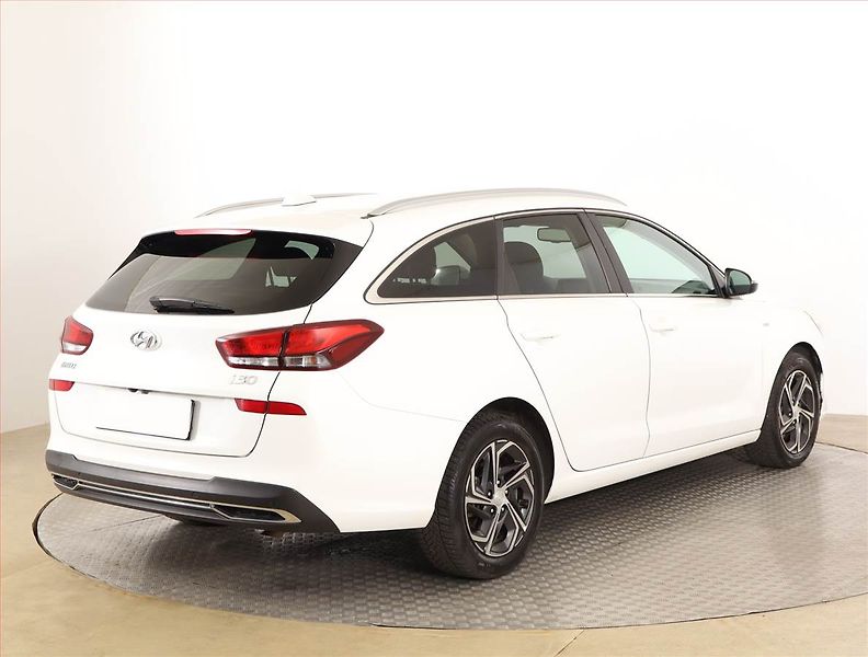 Hyundai i30 (2021) Family Comfort 1.5 T-GDI MHEV - fotka 5 z 17