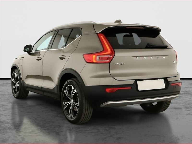 Volvo XC40 (2020) T5 Recharge - fotka 4 z 19