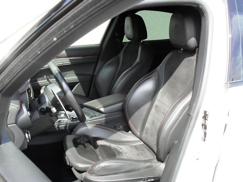 Alfa Romeo Stelvio 2,9 Bi-Turbo V6 Quadrifoglio - fotka 13 z 32