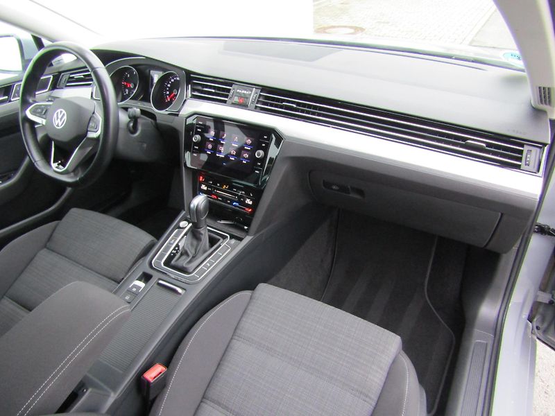 Volkswagen Passat Business 2.0 TDI 110KW DSG Var - fotka 20 z 30