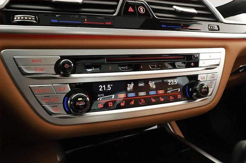 BMW Řada 7 (2019) 745Le - fotka 13 z 19