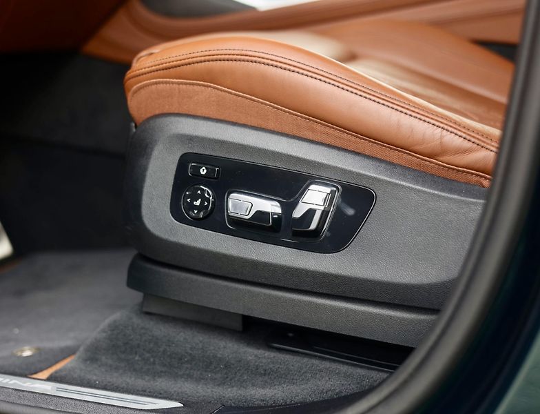 BMW X7 (2023) ALPINA XB7 4.4 V8 Skylounge - fotka 26 z 52