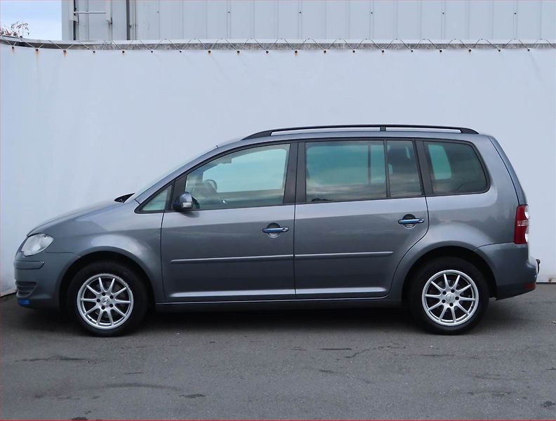 Volkswagen Touran (2007) Trendline 1.9 TDI, 7 míst - fotka 3 z 16