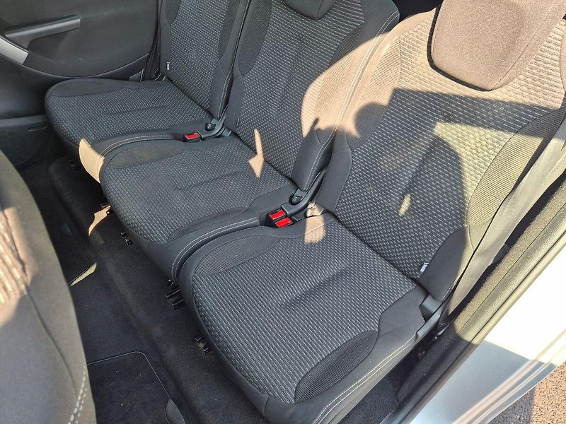Citroën C4 Picasso 1.6HDi 80kW - Nová STK - fotka 23 z 26