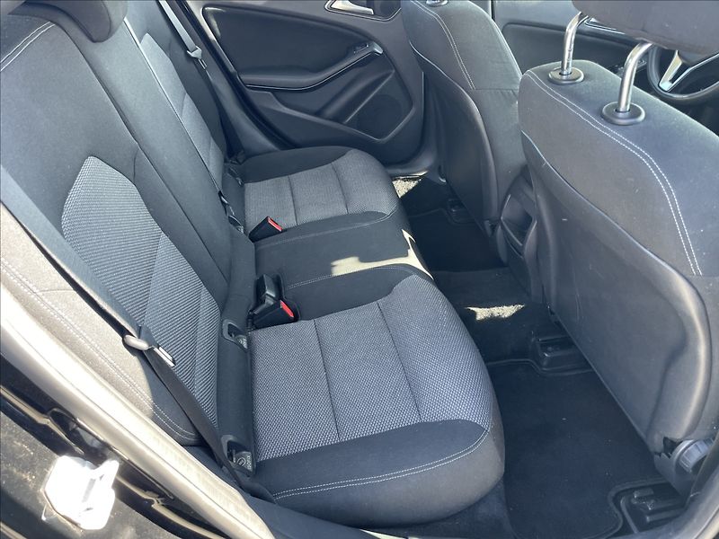 Mercedes-Benz GLA 2,2 CDi 100kw Panorama bez kor - fotka 11 z 36