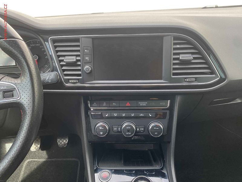Seat Leon (2019) 1.5 TSi, FR, LED, navi - fotka 12 z 20