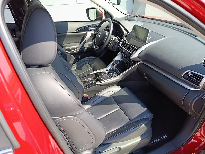 Mitsubishi Eclipse Cross 1.5T-MIVEC INSTYLE ČR  - fotka 16 z 35