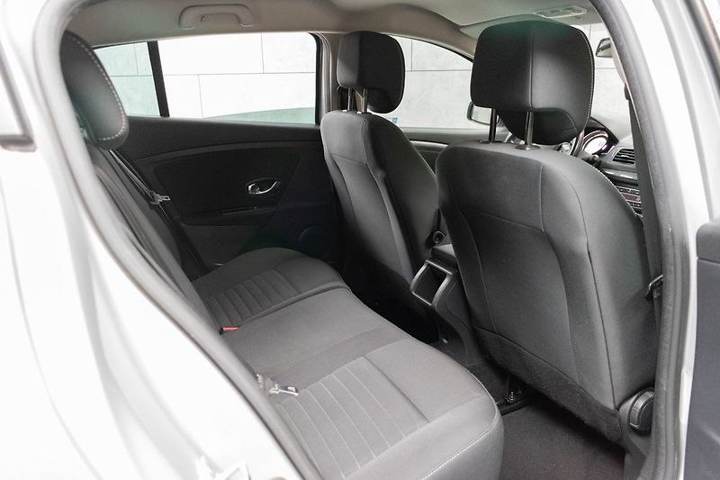 Renault Mégane 1.6dCi LIMITED*2xKOLA*KLIMA*ČR - fotka 12 z 40