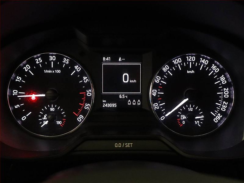 Škoda Octavia (2015) Ambition 1.6 TDI, Navi - fotka 9 z 14