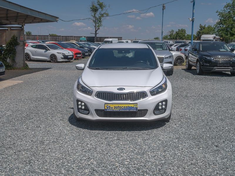 Kia Ceed (2017) GT Line 1.6D 100KW MAT – NAVI - fotka 2 z 50