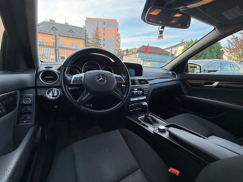 Mercedes-Benz Třídy C 2.2 CDI - AMG Paket - Facelift - fotka 9 z 14