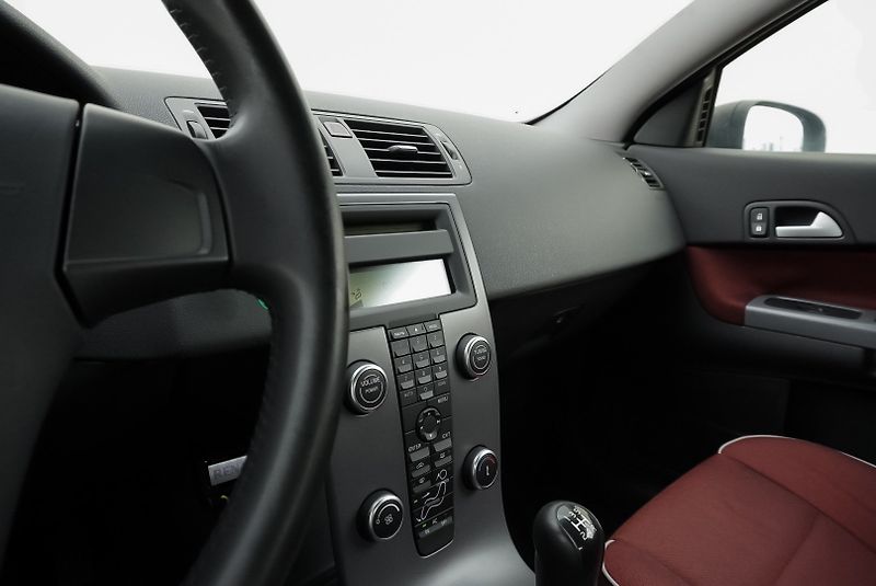 Volvo C30 1.6 16V Kinetic - fotka 18 z 36