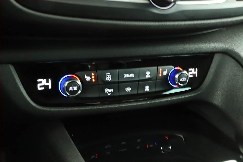 Opel Insignia (2018) 2.0 CDTI, Automat, Navi - fotka 11 z 16