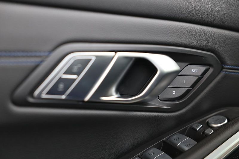 BMW Řada 3 320d xDrive Sedan - fotka 14 z 17