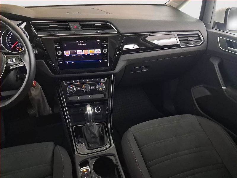Volkswagen Touran (2019) 1.5 TSI - fotka 8 z 18