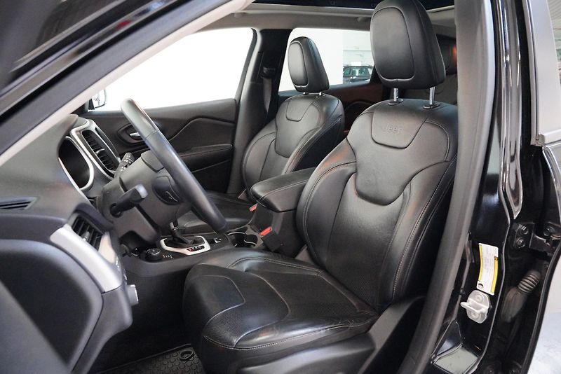 Jeep Cherokee - fotka 12 z 39