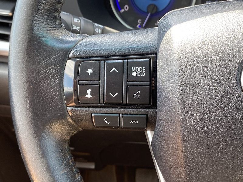 Toyota Hilux 2.4D, ČR, Active, tažné - fotka 18 z 29