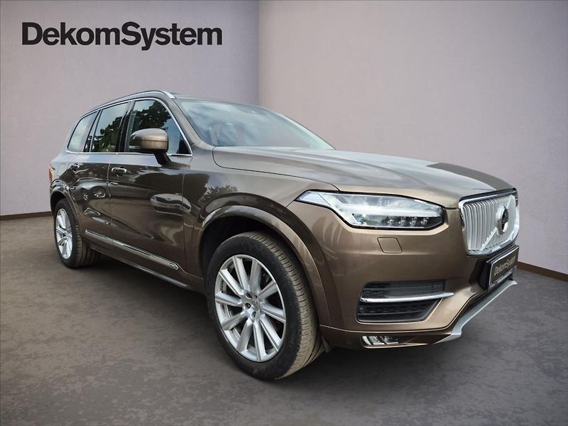 Volvo XC90 2,0 D5 AWD - fotka 2 z 15