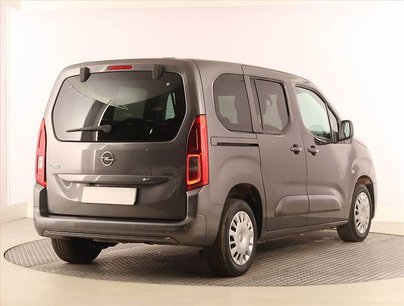 Opel Combo (2019) Enjoy 1.2 Turbo, 7Míst, 1Maj - fotka 5 z 18