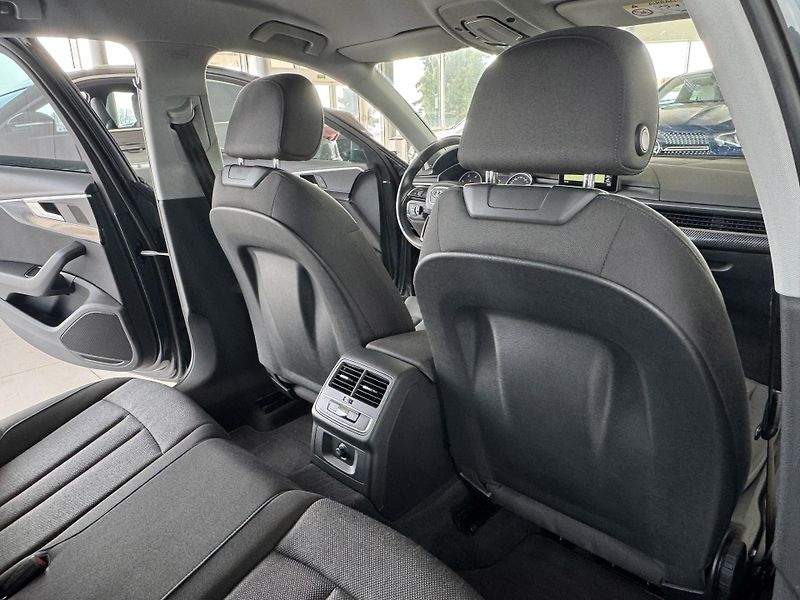 Audi A4 2,0TDI*MatrixLED*Navigace*PDC - fotka 16 z 34