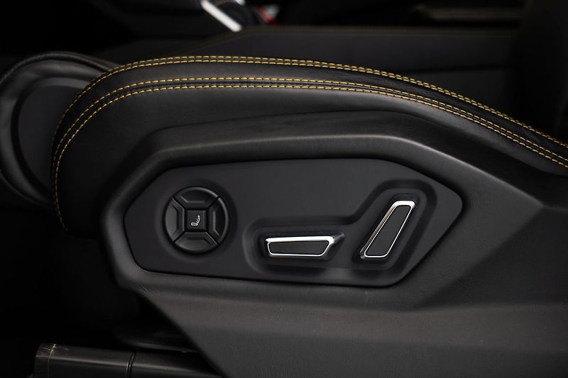 Lamborghini Urus 23/B&O 3D/Pano/Full ADAS/DAB+ - fotka 8 z 24