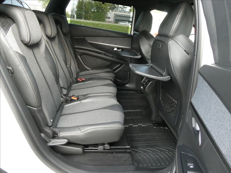 Peugeot 5008 1,6 133kW GT-line AT8,7.míst,D - fotka 28 z 50
