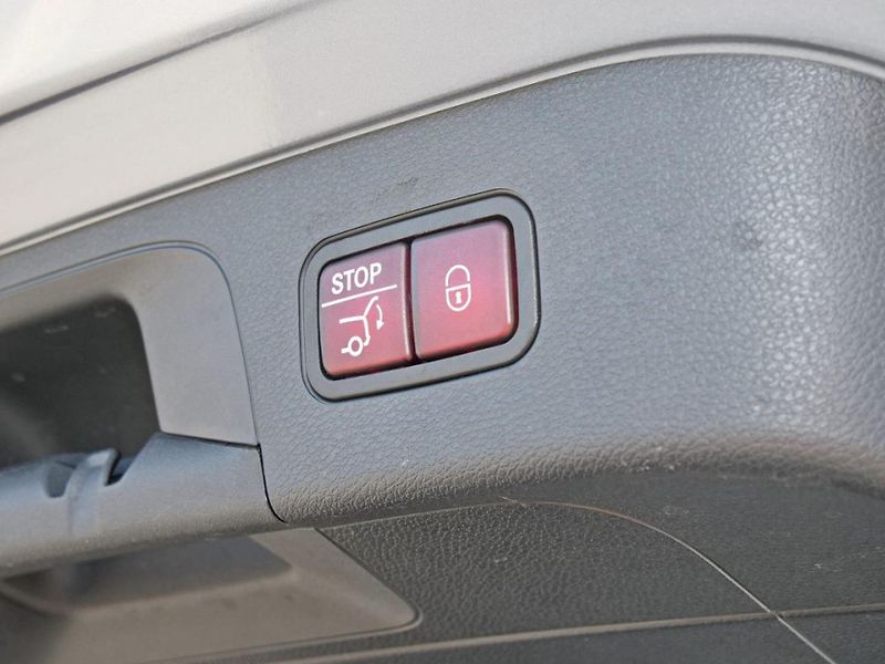 Mercedes-Benz EQC 400 4M Electric Art HuD Distro - fotka 14 z 15