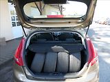Ford Fiesta 1,2 i 60kW 2x kola, klima - náhled 11