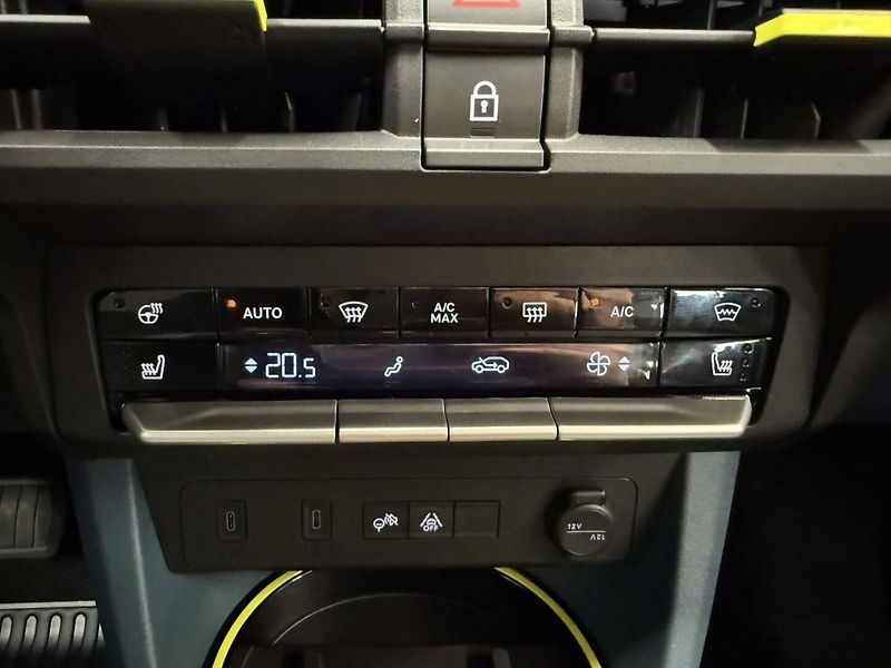 Fiat Grande Panda (2026) La Prima 1.2 Turbo Hybrid 110k - fotka 14 z 26