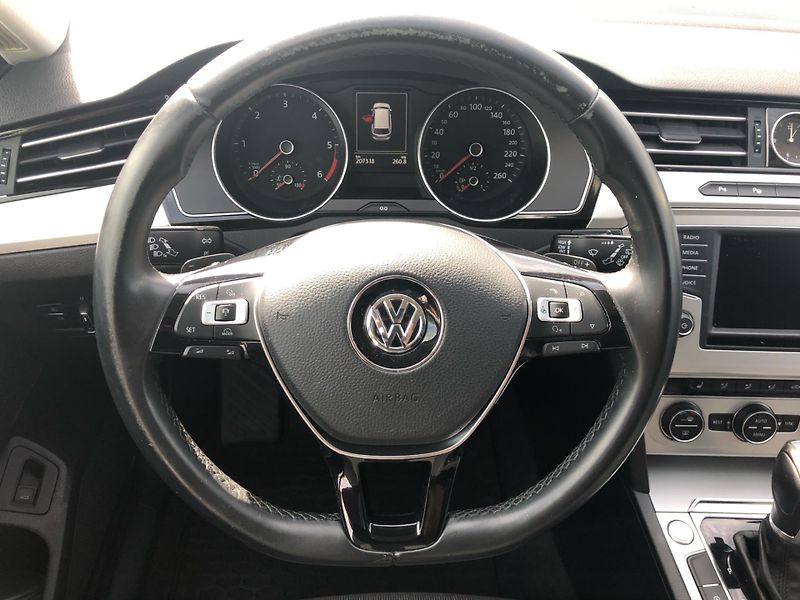 Volkswagen Passat 2.0 TDI DSG - fotka 17 z 29