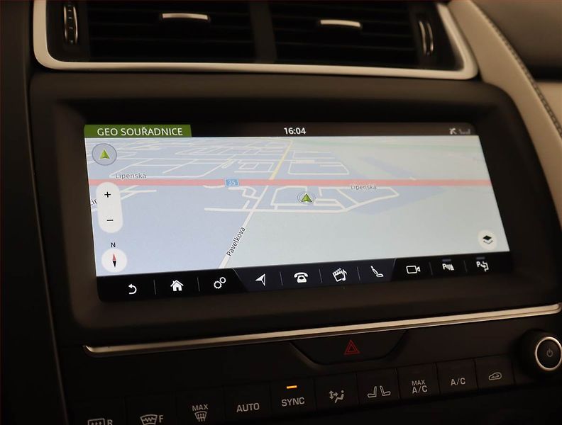 Jaguar E-Pace (2019) P300 AWD - fotka 22 z 26