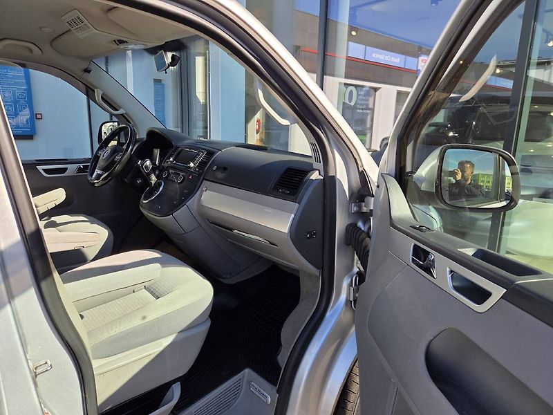 Volkswagen Multivan (2010) 2.0 TDI DSG 132kW - fotka 25 z 27