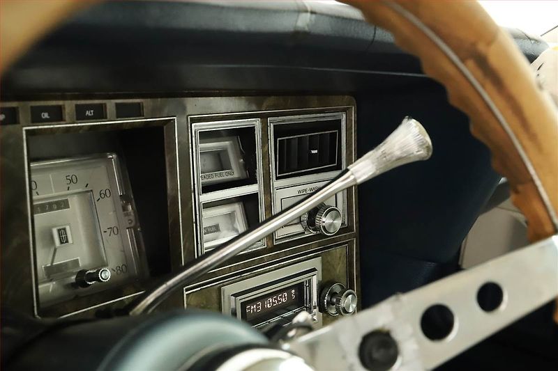 Lincoln Continental (1978) 400 cu.in. (6.6 V8), Automat - fotka 10 z 13