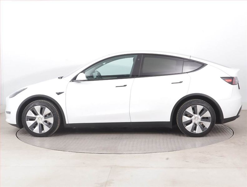 Tesla Model Y (2022) Long Range AWD 79kWh, SoH 90% - fotka 3 z 22