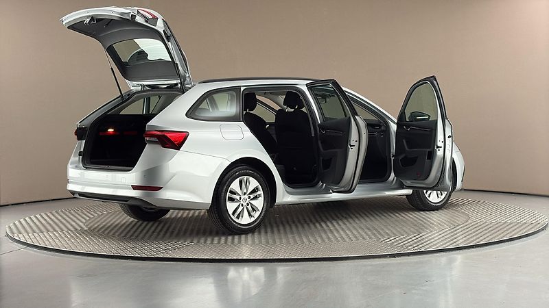 Škoda Octavia 2.0 TDI Ambition Combi - fotka 6 z 24