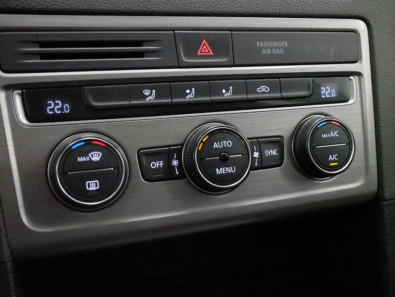 Volkswagen Golf Sportsvan - fotka 23 z 28