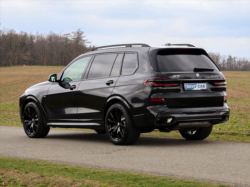 BMW X7 3,0 xDrive40d Mpacket - fotka 5 z 46