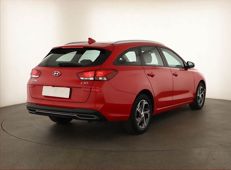 Hyundai i30 (2021) Comfort 1.0 T-GDI, ČR,1.maj - fotka 5 z 13