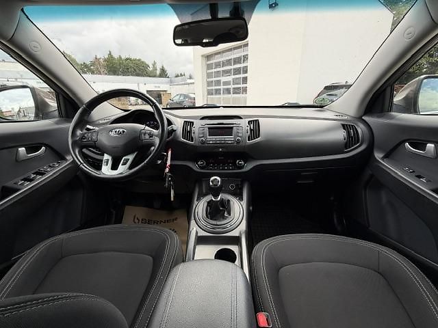 Kia Sportage 2.0 CRDI 4x4 Comfort Plus - fotka 9 z 24