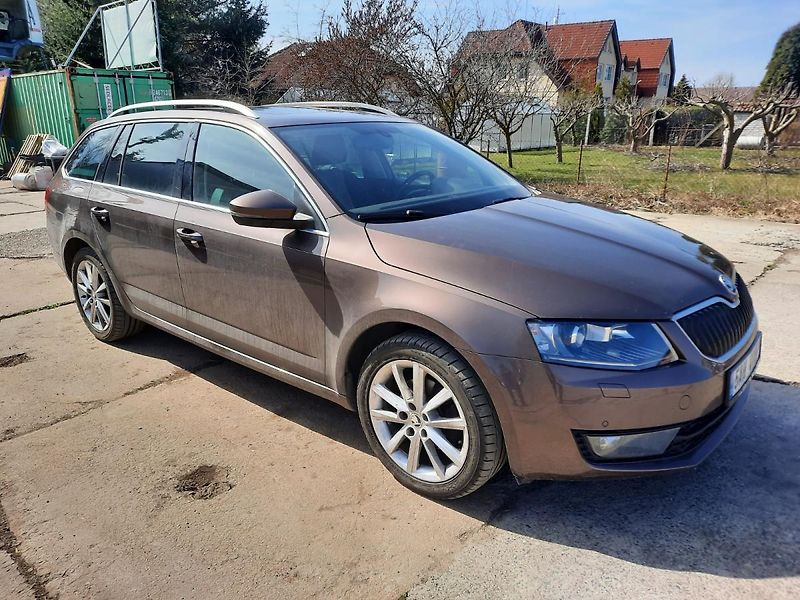 Škoda Octavia (2014) 2,0 TDI  DSG  ELEGANCE  - fotka 2 z 26