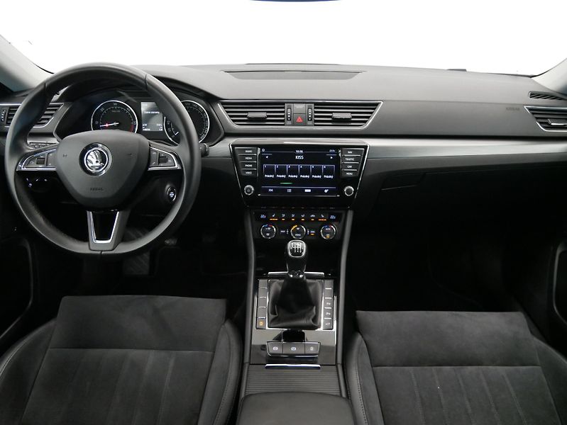 Škoda Superb - fotka 5 z 29