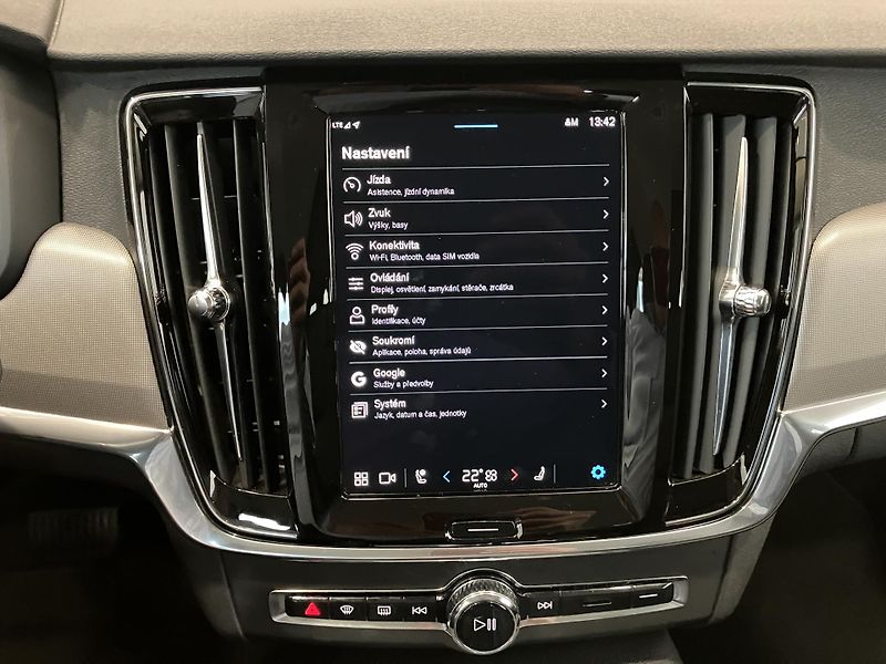Volvo V90 B4 AWD Momentum PRO AT8, ČR - fotka 32 z 42