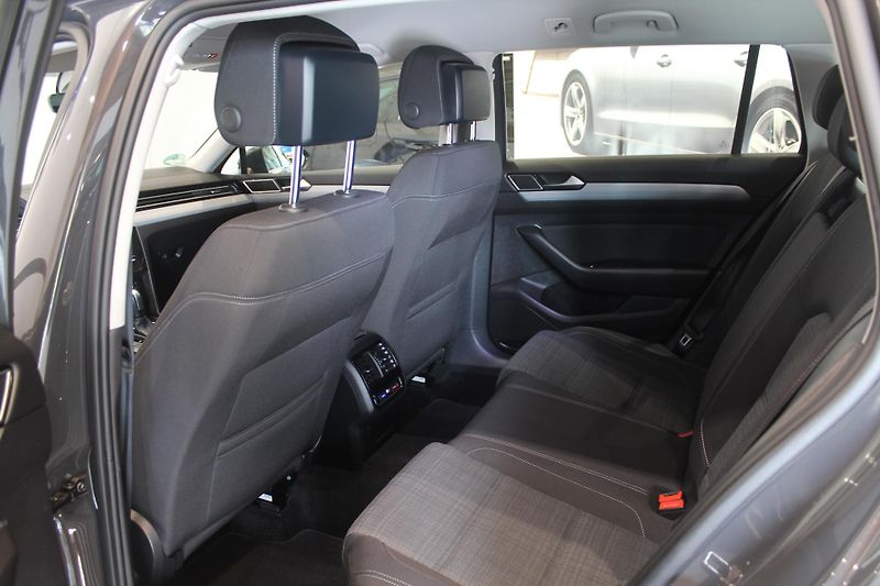 Volkswagen Passat (2021) 2.0TDI DSG Model 2022 - fotka 18 z 35