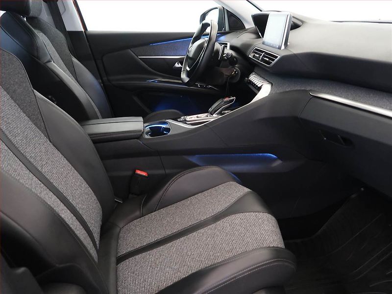 Peugeot 3008 (2018) 1.5 BlueHDi, Automat, ČR,1.maj - fotka 8 z 15