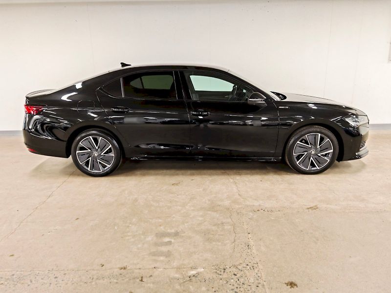 Škoda Superb (2025) 2.0 TSI 195 kW DSG 4x4 Sportli - fotka 30 z 35
