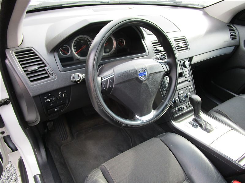 Volvo XC90 2.4 D5, AWD, automat, 7 míst - fotka 12 z 47