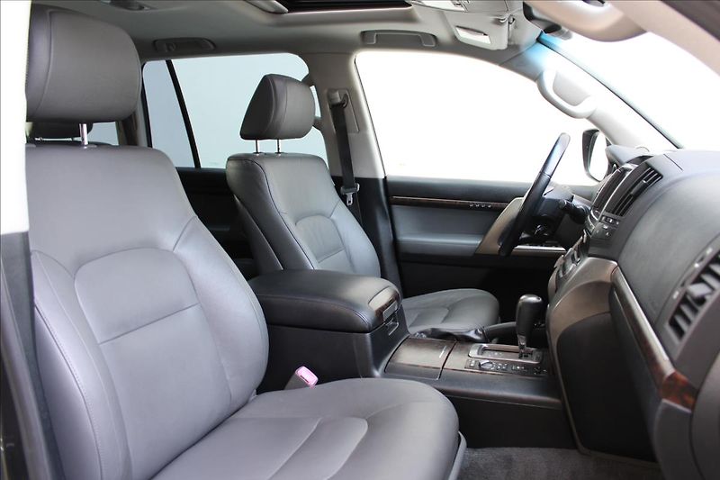 Toyota Land Cruiser 200 4.5 D-4D V8 / CZ - fotka 30 z 38