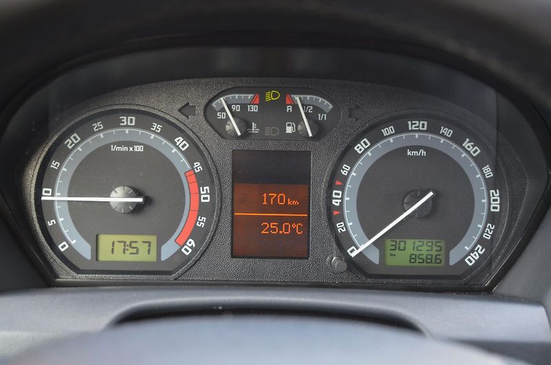 Škoda Fabia (2005) 1.9 TDi 74kW EDITION 100 - fotka 22 z 32